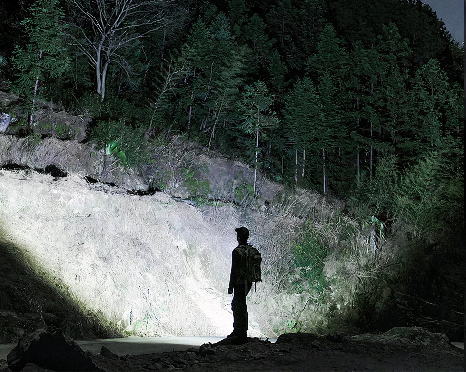 Powerful-LED-Flashlight-100000-Lumen-Tactical-Flashlights-Rechargeable-USB-18650-Waterproof-Zoom-Fishing-Hunting-LED-Flashlight.jpg_Q90 1